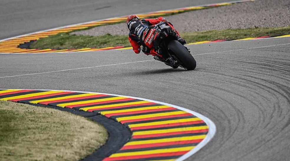 Maverick Viñales races away on an empty track