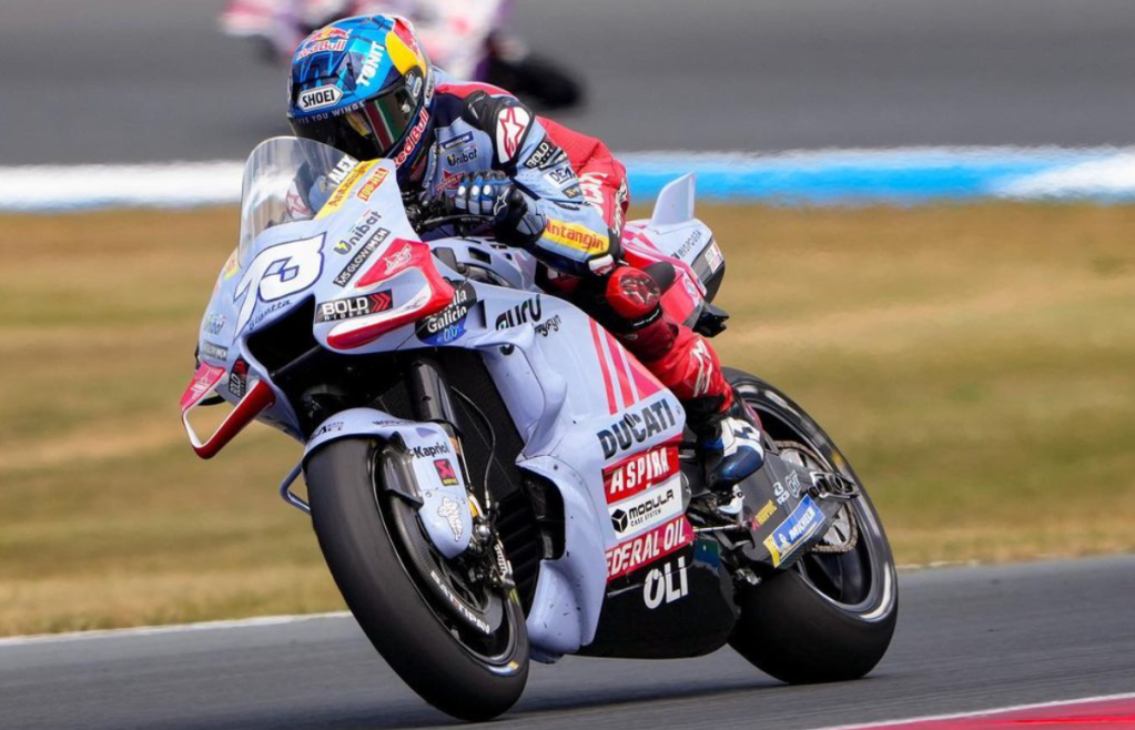 Alex can be spotted on the powder blue Gresini, with a large, white number 73 on the front. His leathers are half blue, half red, and he wears a dark blue helmet.