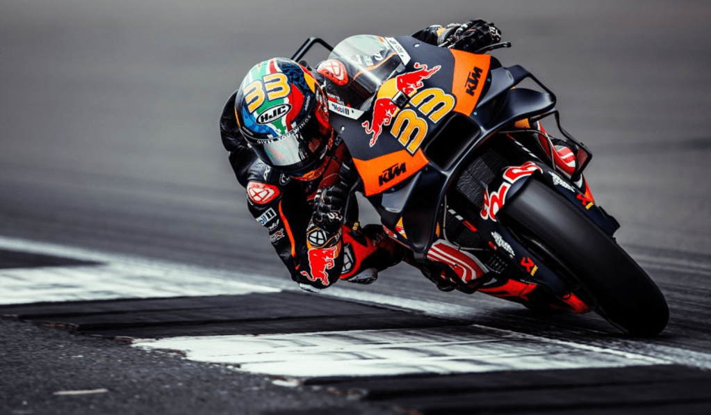 Brad rides the orange and black KTM, with matching leather and a yellow 33 on the front. His helmet mimics the South African flag and also has 33 on top.