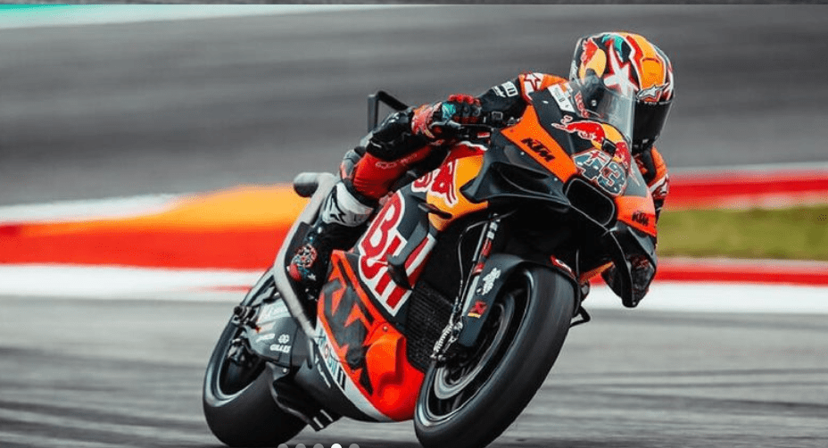 His bike is orange and navy blue, with strong red bull branding. Jack's leathers are navy with orange highlights, and he runs with the number 43 in the style of the Australian flag on the front.