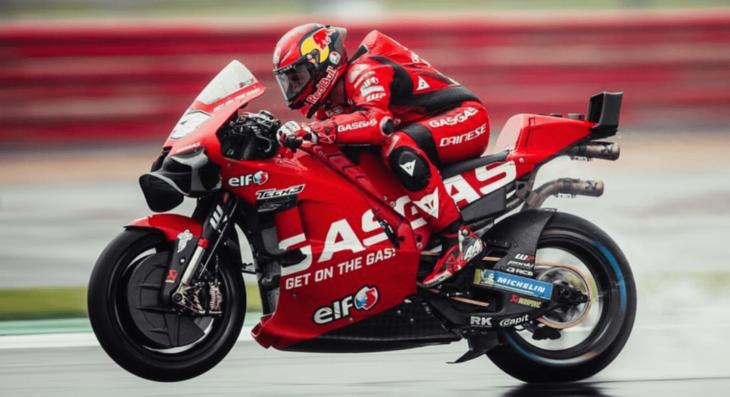 This year, Pol is on the red GasGas branded bike, with matching red leathers and helmet. His white number 44 is on the front.